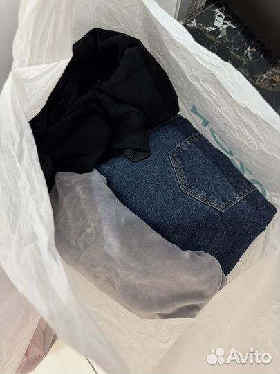 Для Дмитрия два пакета вещей