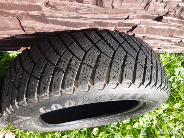 Goodyear Ultragrip Ice Arctic 185/65 R15 88T