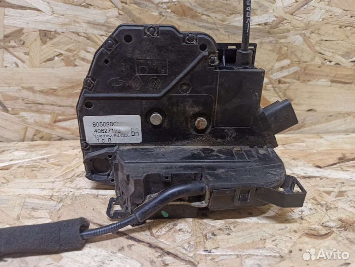 Замок передней двери правый Fluence, Megane 3