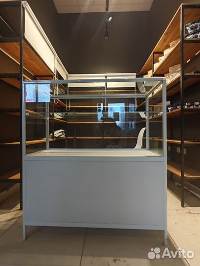 Стеклянная витрина