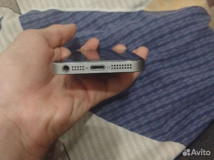Телефон iPhone 5s