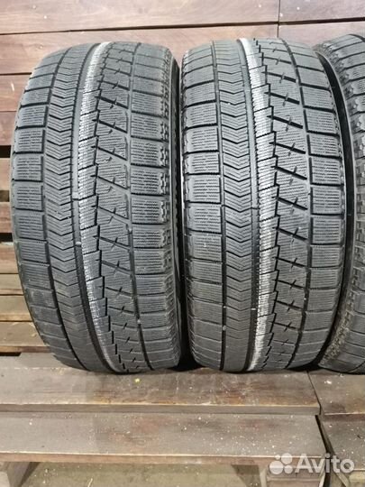 Bridgestone Blizzak VRX 215/50 R17