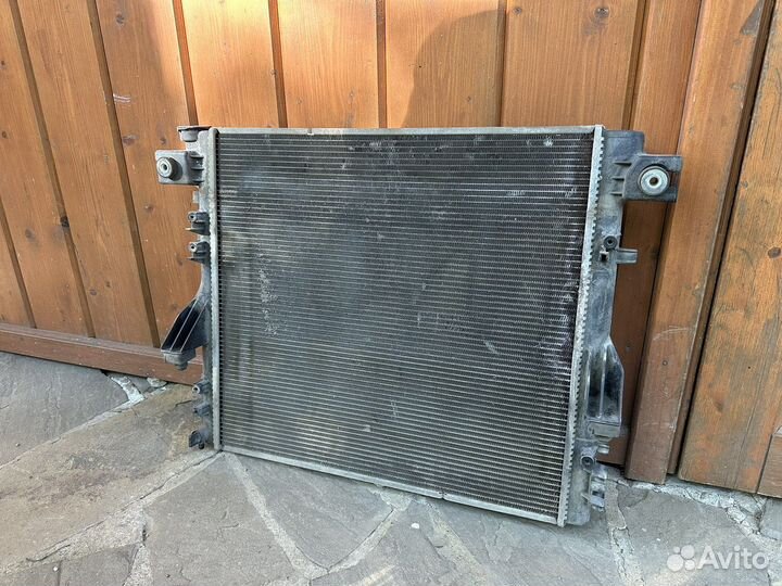 Радиатор Jeep Wrangler оригинал M160 334-G бу