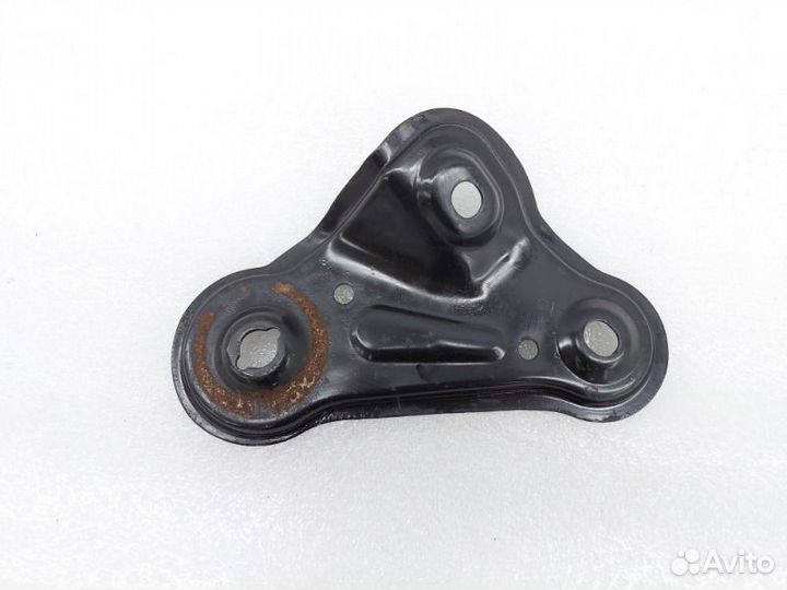 Кронштейн подрамника передний правый Kia Optima JF