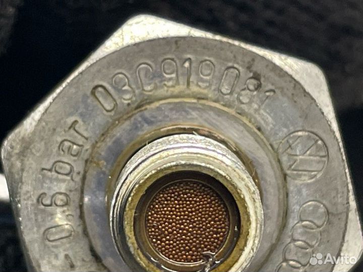 Датчик давления масла двс Volkswagen Passat B7 1.4
