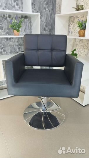 Парикмахерское кресло