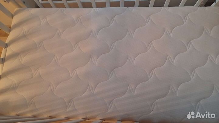 Кроватка Гандылян с маятником+матрас+белье