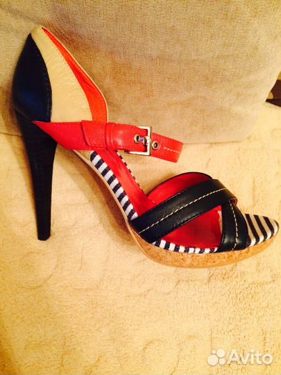 Босоножки новые Laura Valorosa