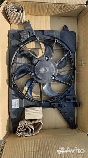 Вентилятор Renault 8200765566 оригинал