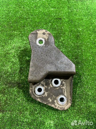 Кронштейн АКПП задний Mitsubishi Lancer CY3A 4B10