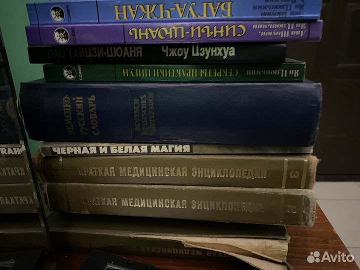 Множество разных книг