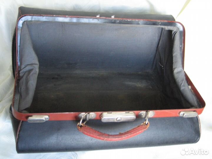 Саквояж врача СССР