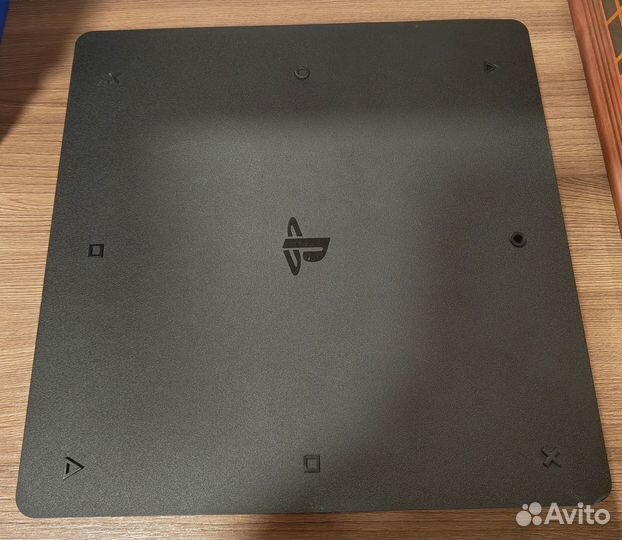 PlayStation 4 Slim + 400 игр, 2 контроллера