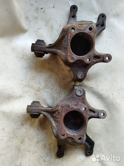 Кулак поворотный задний Hyundai Sonata 6 L4KA 2009