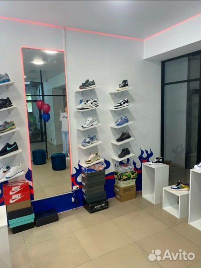 Готовый бизнес Магазин кроссовок с чп 170 тыс./мес