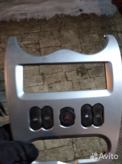 Панель управления Рено Сандеро