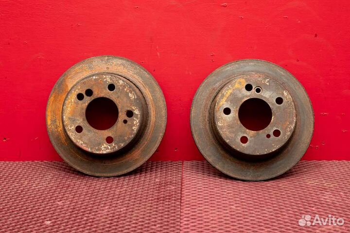 Диск тормозной задний Mercedes E200 W124 M102 1990