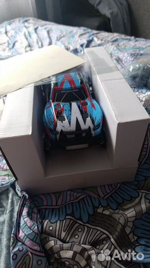 Машинка на радиоуправлении внедорожник