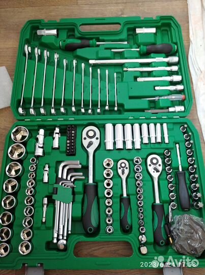 Набор гаечных ключей с трещеткой