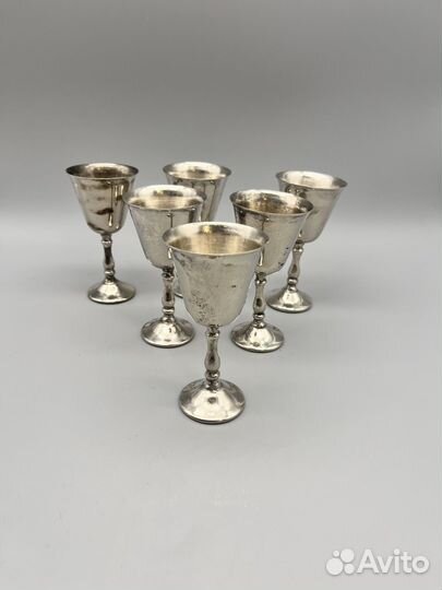 Набор из металлических рюмок