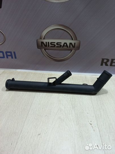 Патрубок на блоке Nissan almera G15