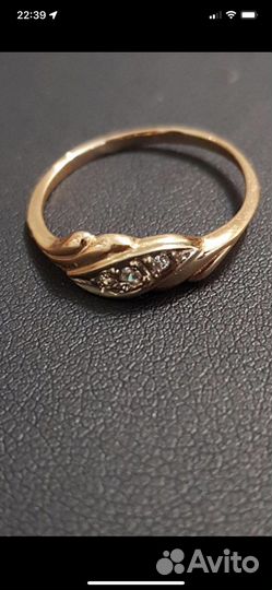 Золотое кольцо с бриллиантом