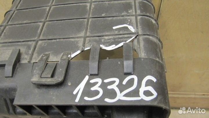 Крепление аккумулятора (корпус, подставка) Volkswa