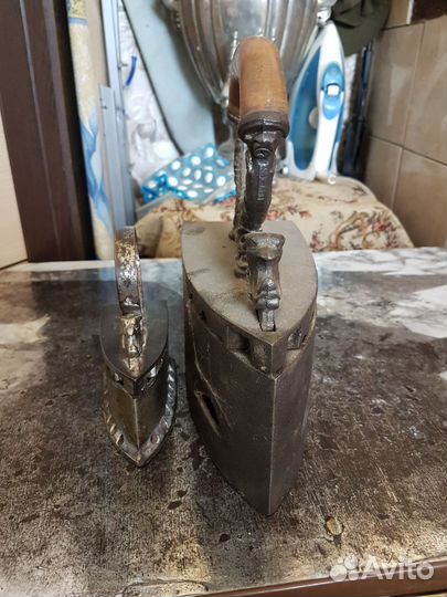 Утюги старинные