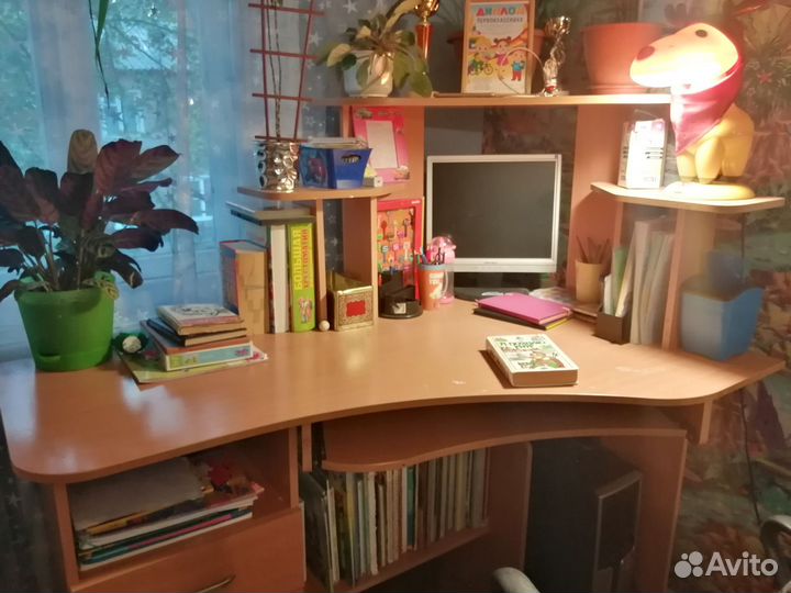 Кровать, шкаф, комод, стол