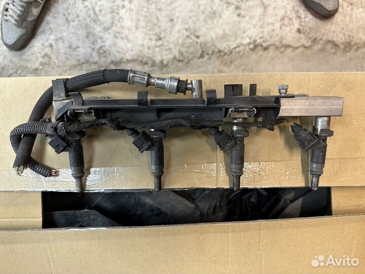 Топливная рампа с форсунками бмв е90