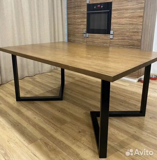 Стол обеденный