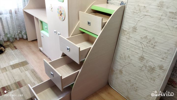 Детская кровать чердак, стол шкаф и лесенка