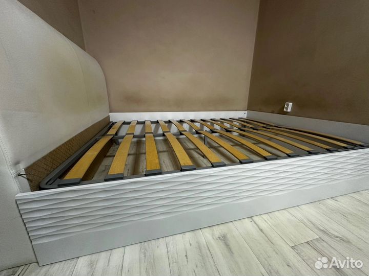 Кровать двухспальная