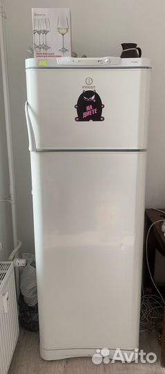 Холодильник бу indesit