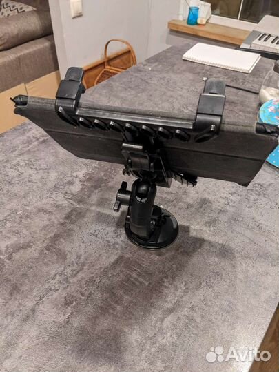 Держатель для планшета в авто