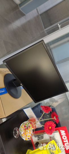 Монитор LG E2210SW