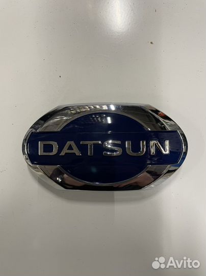 Эмблема решетки радиатора Datsun