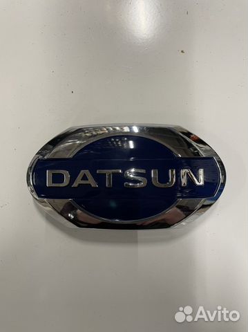 Эмблема решетки радиатора Datsun
