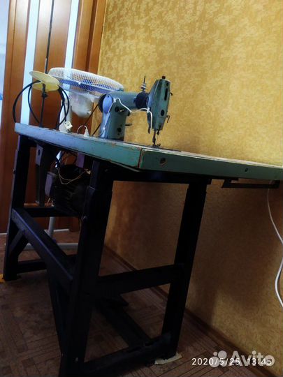 Производственная швейная машинка