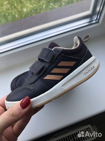 Кроссовки adidas