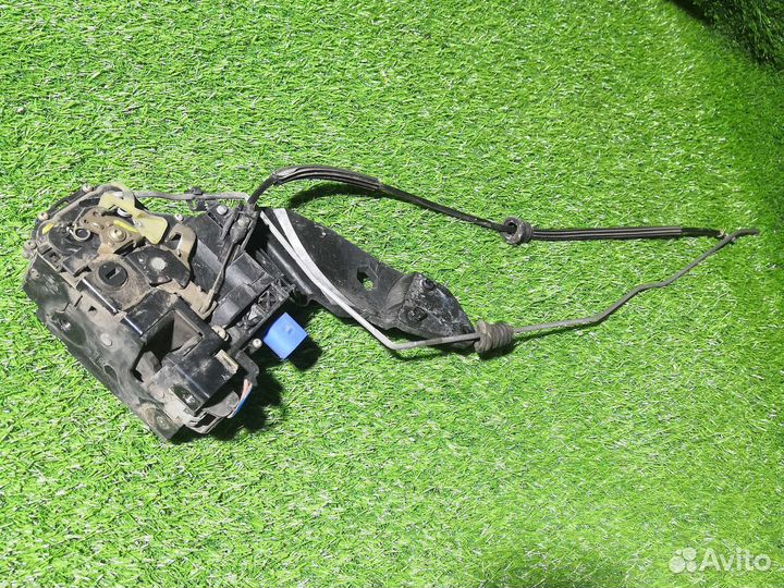 Замок задней левой двери Skoda fabia 1