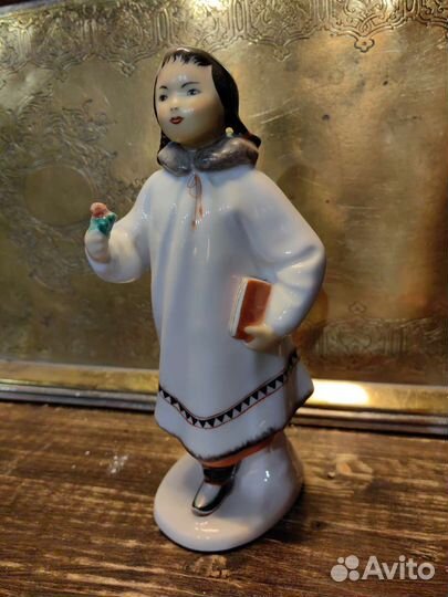 Фарфоровые статуэтки дети