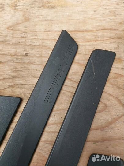 Накладка внутренняя на порог Toyota Prius 3 рест