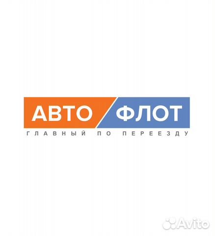 Водитель со своим грузовым автомобилем