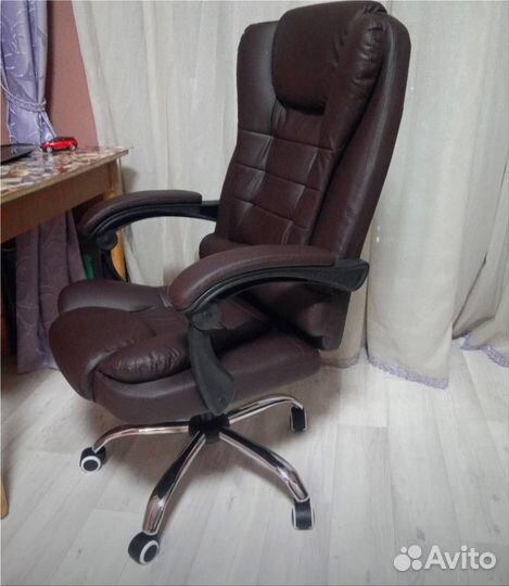 Офисное кресло