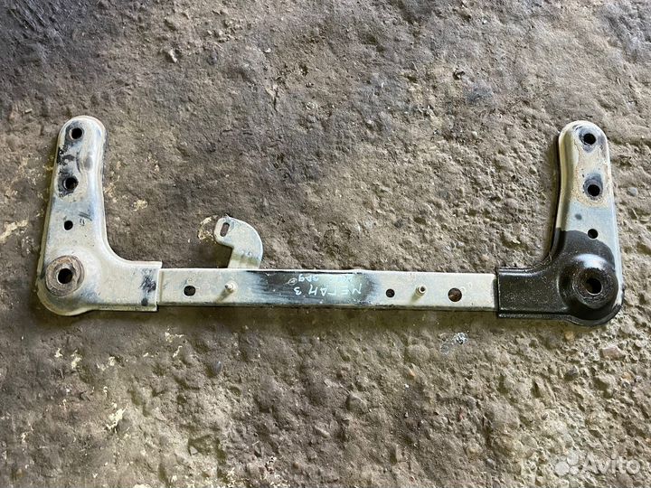 Рено меган 3 планка радиатора нижняя