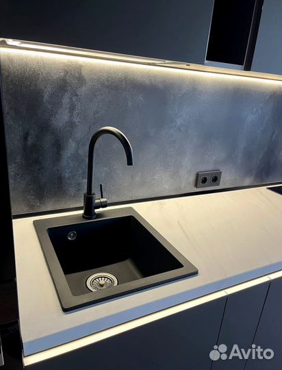 Прямой кухонный гарнитур современный