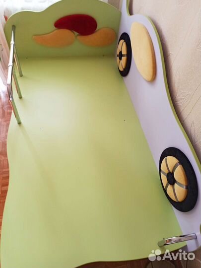 Детская кровать машина