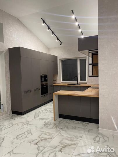 Кухонный гарнитур угловой