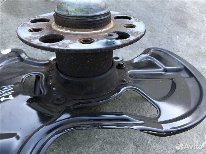 Ступица передняя правая Mercedes-Benz C-Class W204